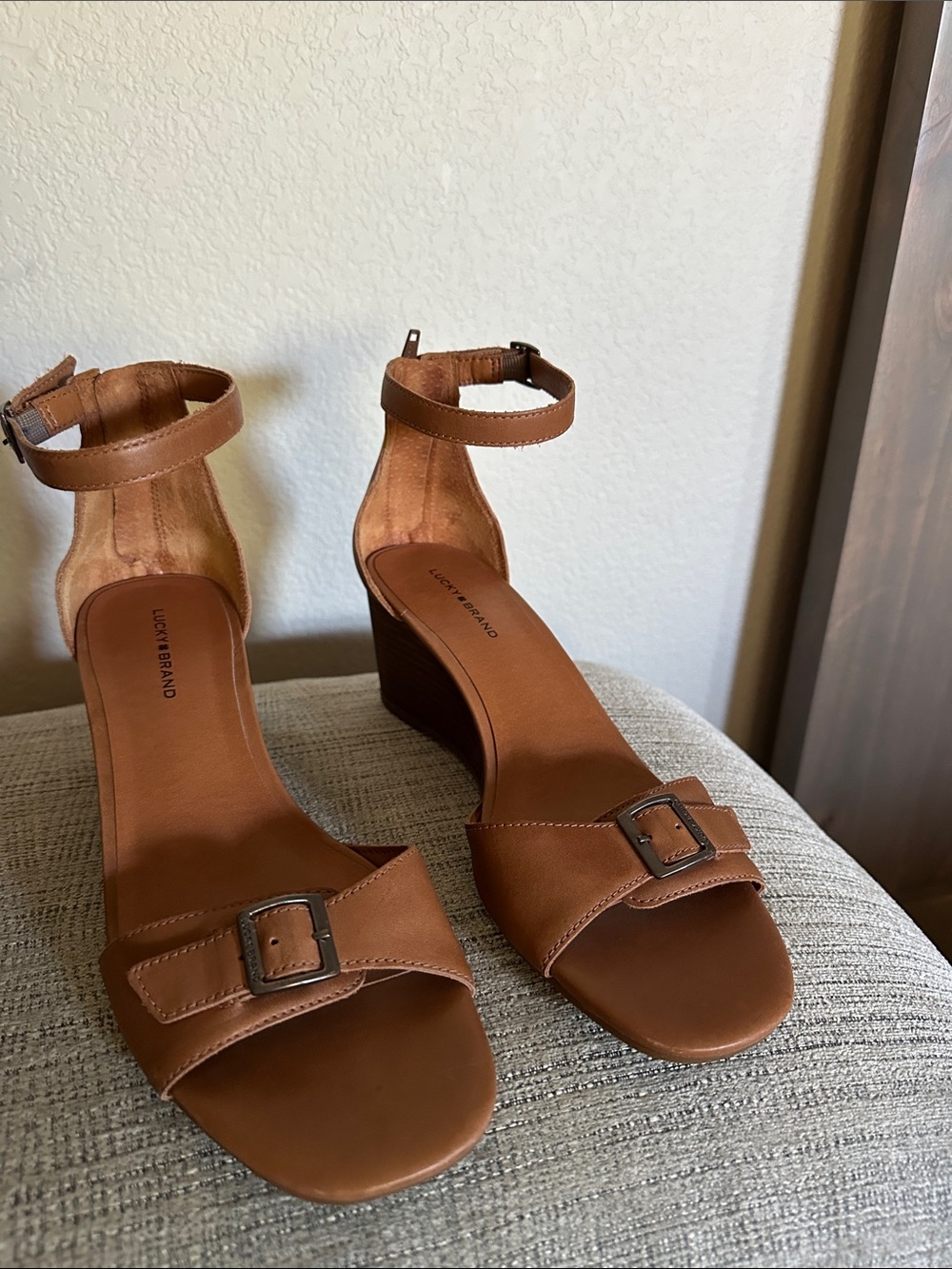 Leather Lucky Brand Brown Ankle-Strap Wedge Sandals size 9
